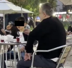 İzmit’te ailesiyle birlikte oturduğu çay bahçesinde sigara içerken görüntülenen çocuk,