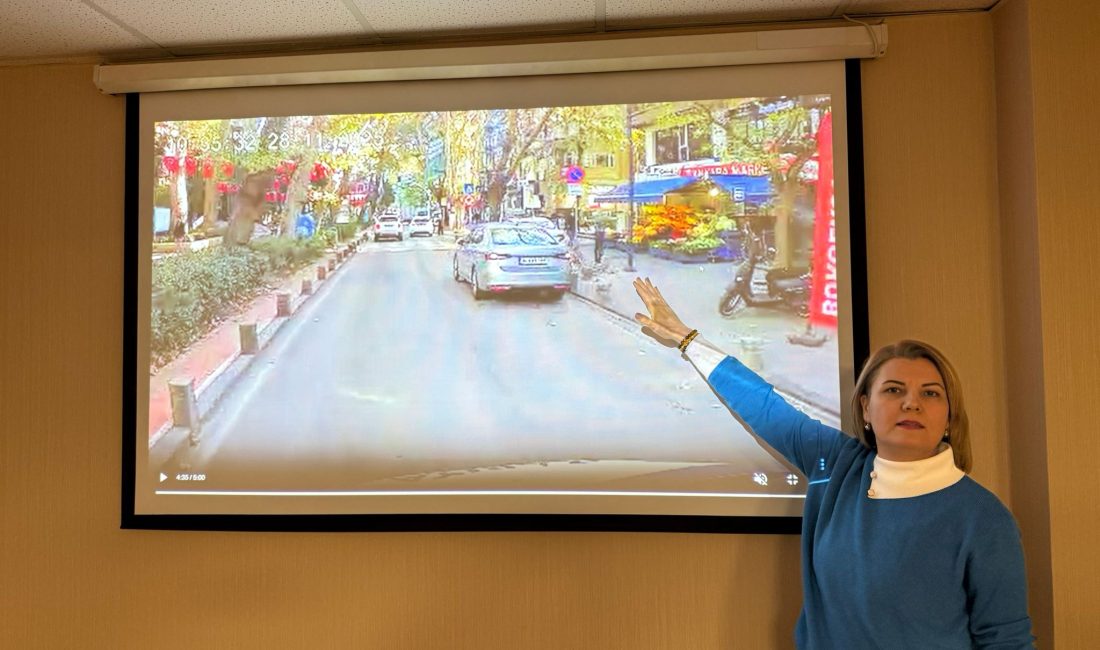 İzmit Belediye Başkanı Fatma Kaplan Hürriyet, kaldırım işgallerine karşı yeni