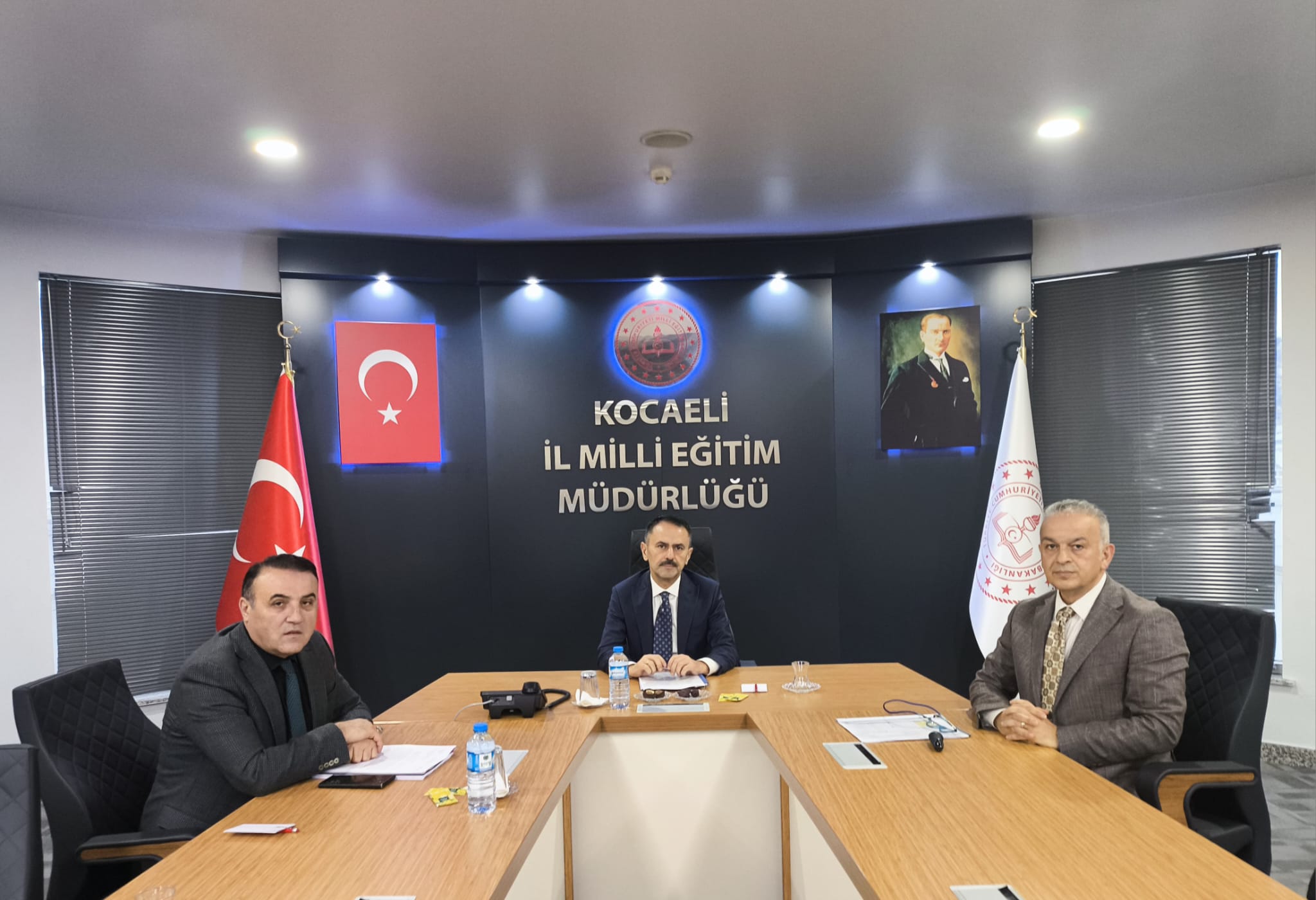Kocaeli Valisi İlhami Aktaş, İl Milli Eğitim Müdürlüğünde incelemelerde bulunarak