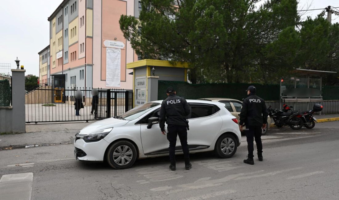 Kocaeli Emniyet Müdürlüğü’nün Derince ilçesinde gerçekleştirdiği “Güvenli Okul” denetimlerinde 18