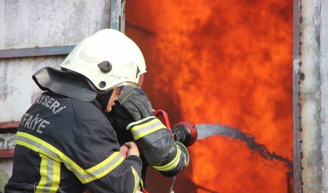 Kocaeli'nin Derince ilçesinde Mersincik Mahallesi’ndeki tek katlı evde çıkan yangın,