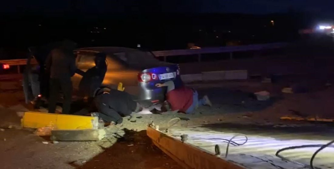 İki otomobilin kavşakta çarpışması sonucu biri hamile olmak üzere 4