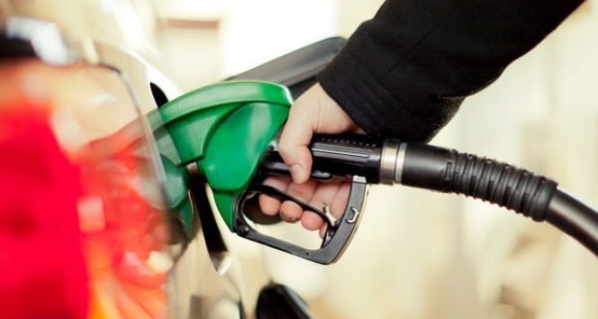 Petrol fiyatlarındaki düşüş ve dövizdeki hareketlilik sonrası benzin fiyatlarında litre