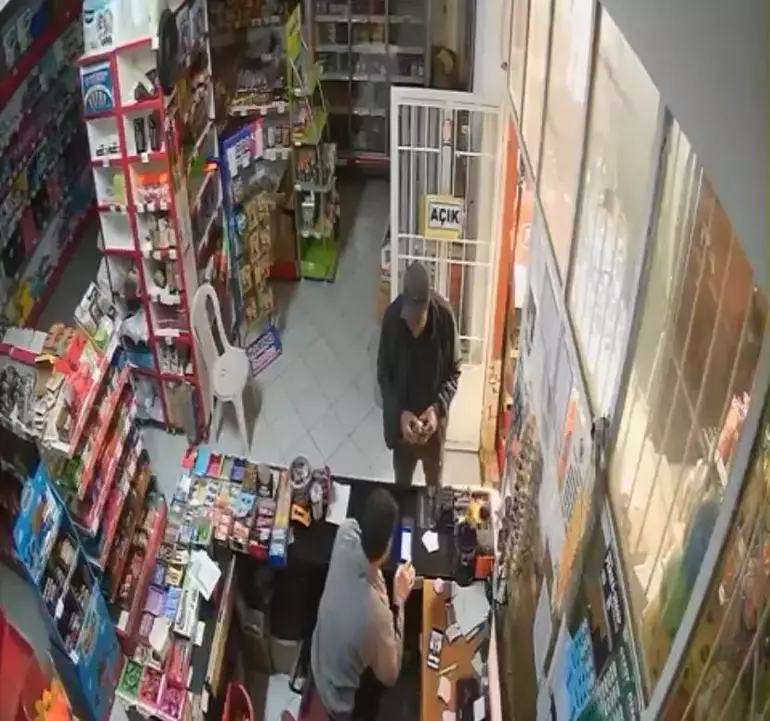 Isparta’nın Keçiborlu ilçesi Aydoğmuş köyünde, gündüz saatlerinde dağlık alanda yanan