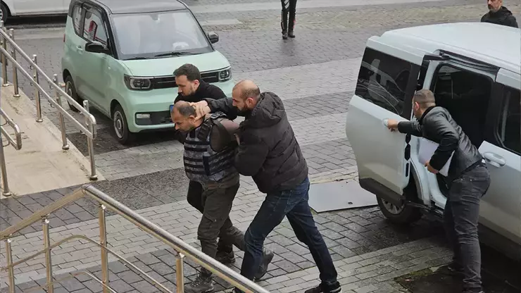 Zonguldak’ta sokak ortasında başlayan "eşime neden baktın" tartışması, kanlı bir