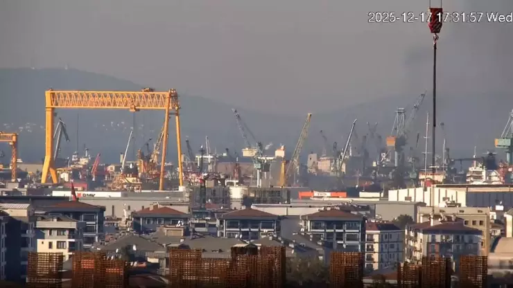 Kocaeli Tersaneler Caddesi’nde bulunan bir tersanede, henüz belirlenemeyen bir nedenle