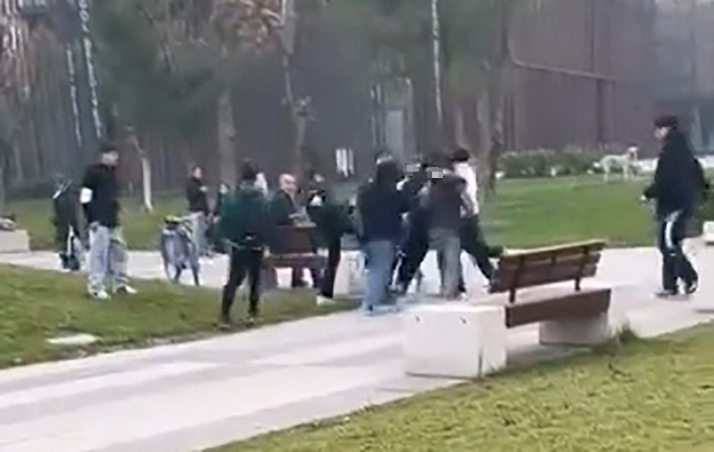 Bursa İnegöl’de iki genç grubu arasında yaşanan kavga, amatör bir