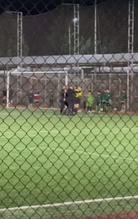 İzmit’te oynanan U12 Ligi karşılaşmasında hakeme yönelik saldırı spor camiasında