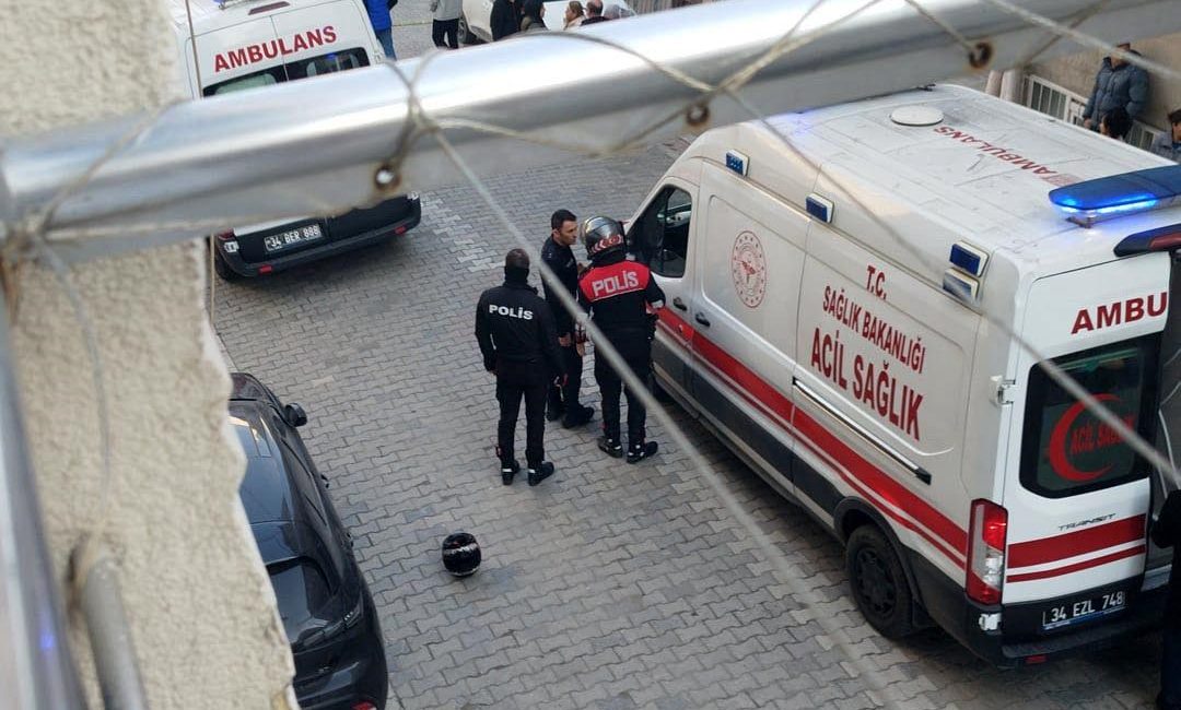 İstanbul Esenyurt'ta motosikletle gelen saldırganların açtığı ateş sonucu hedef alınan