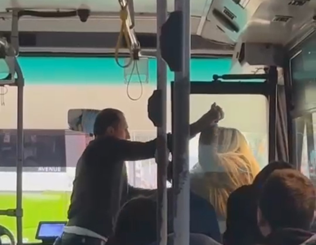 Adana’da bir halk otobüsünde şoför ile kadın yolcu arasında çıkan