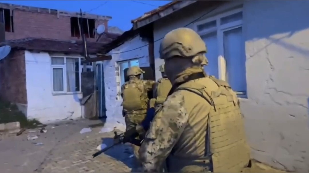 Kırklareli İl Emniyet Müdürlüğü ekipleri, özel harekat polislerinin desteğiyle uyuşturucu