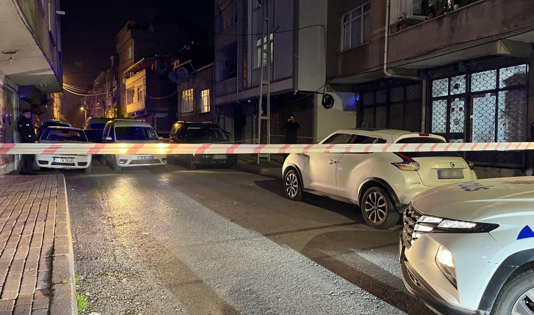 İstanbul Bağcılar’da bir tekstil atölyesi, otomobille gelen kişi ya da