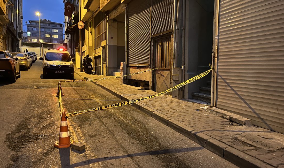 İstanbul Bayrampaşa’da bir kadın, 3. kattaki dairenin camını silerken dengesini