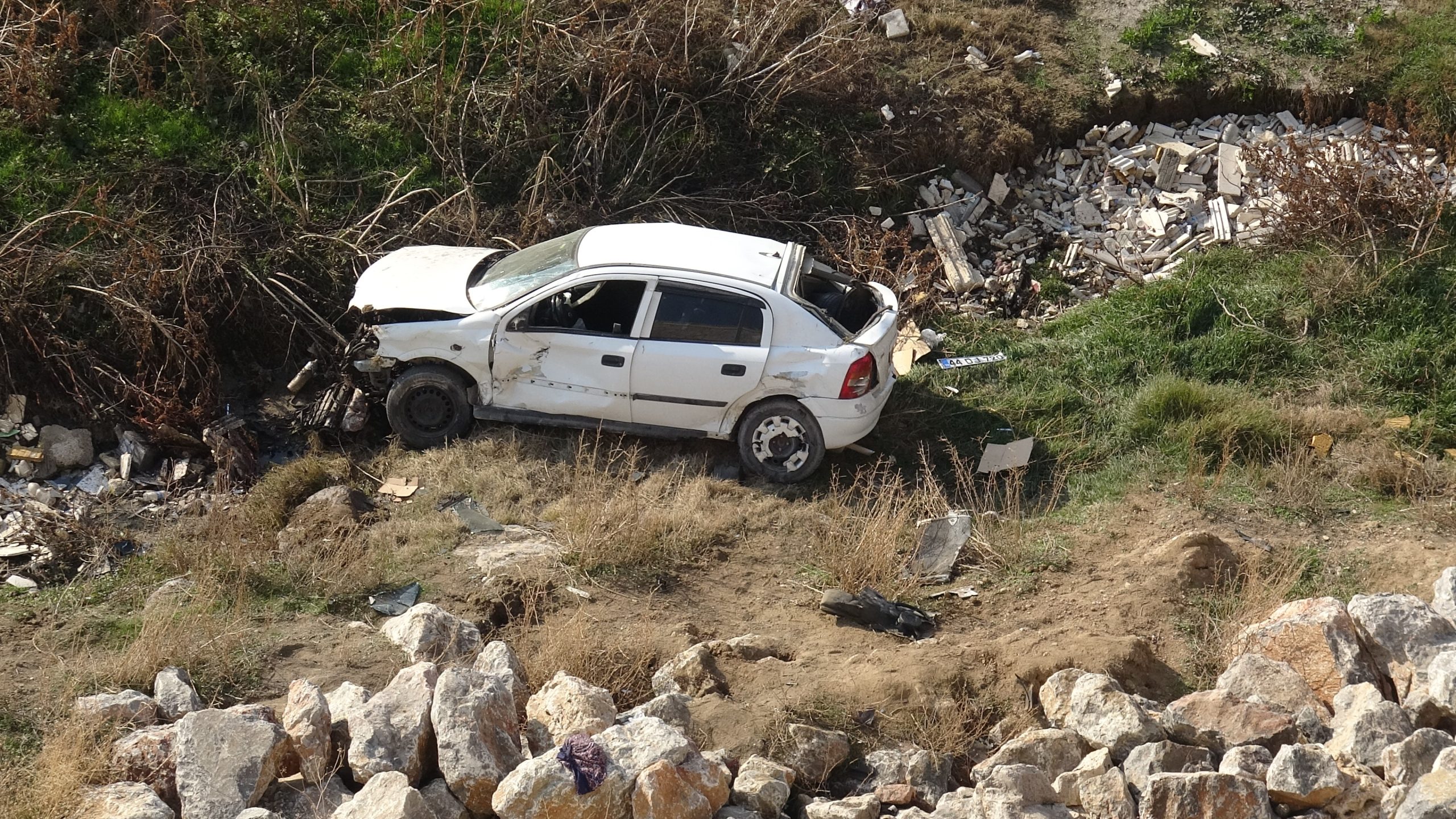 Malatya’nın Yeşilyurt ilçesinde bir otomobilin köprüden düşmesi sonucu 1 kişi
