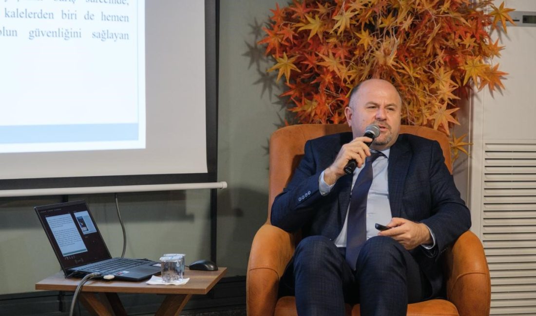 Başiskele’de düzenlenen Kitaphane Kültür Söyleşileri’nde Çobankale kazıları ve bölgenin tarihi