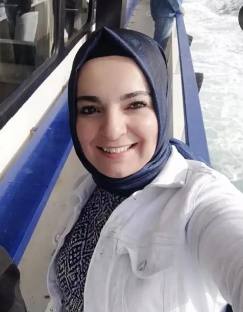 Samsun’un İlkadım ilçesinde bir binanın 9. katından düşen öğretmen, kaldırıldığı
