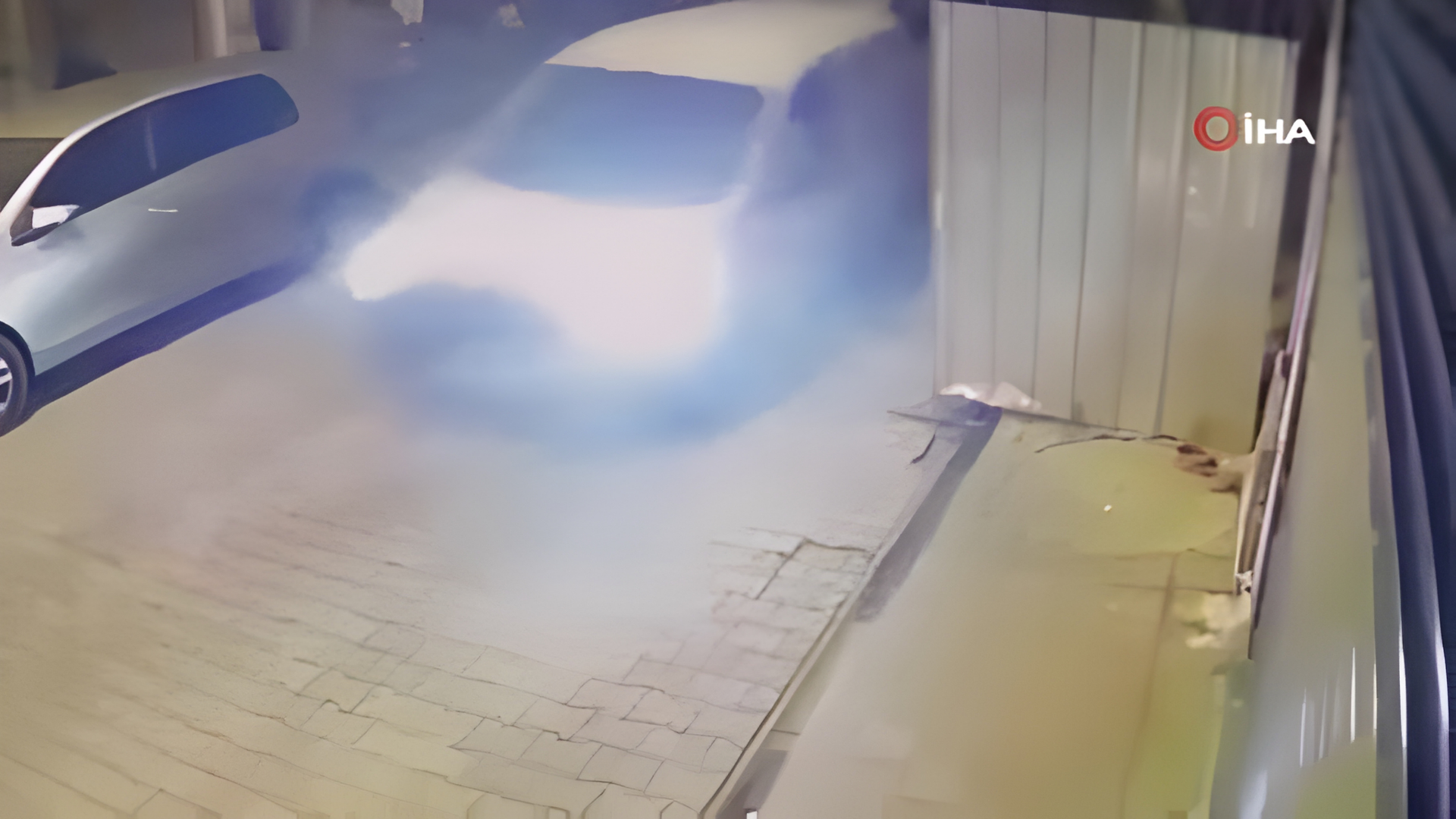 İstanbul Fatih’te gece devriyesi yapan bekçilerin ‘dur’ ihtarına uymayan sürücü,