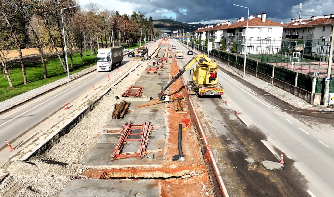 Kocaeli Büyükşehir Belediyesi’nin İzmit Alikahya–Kartepe tramvay hattı projesinde ilk raylar