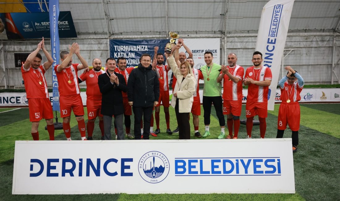 Derince Belediyesi’nin düzenlediği Kurumlar Arası Futbol Turnuvası, oynanan final maçları