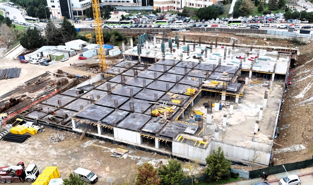 Kocaeli Büyükşehir Belediyesi’nin Umuttepe Kampüsü’ndeki cami ve otopark projesinde çalışmalar