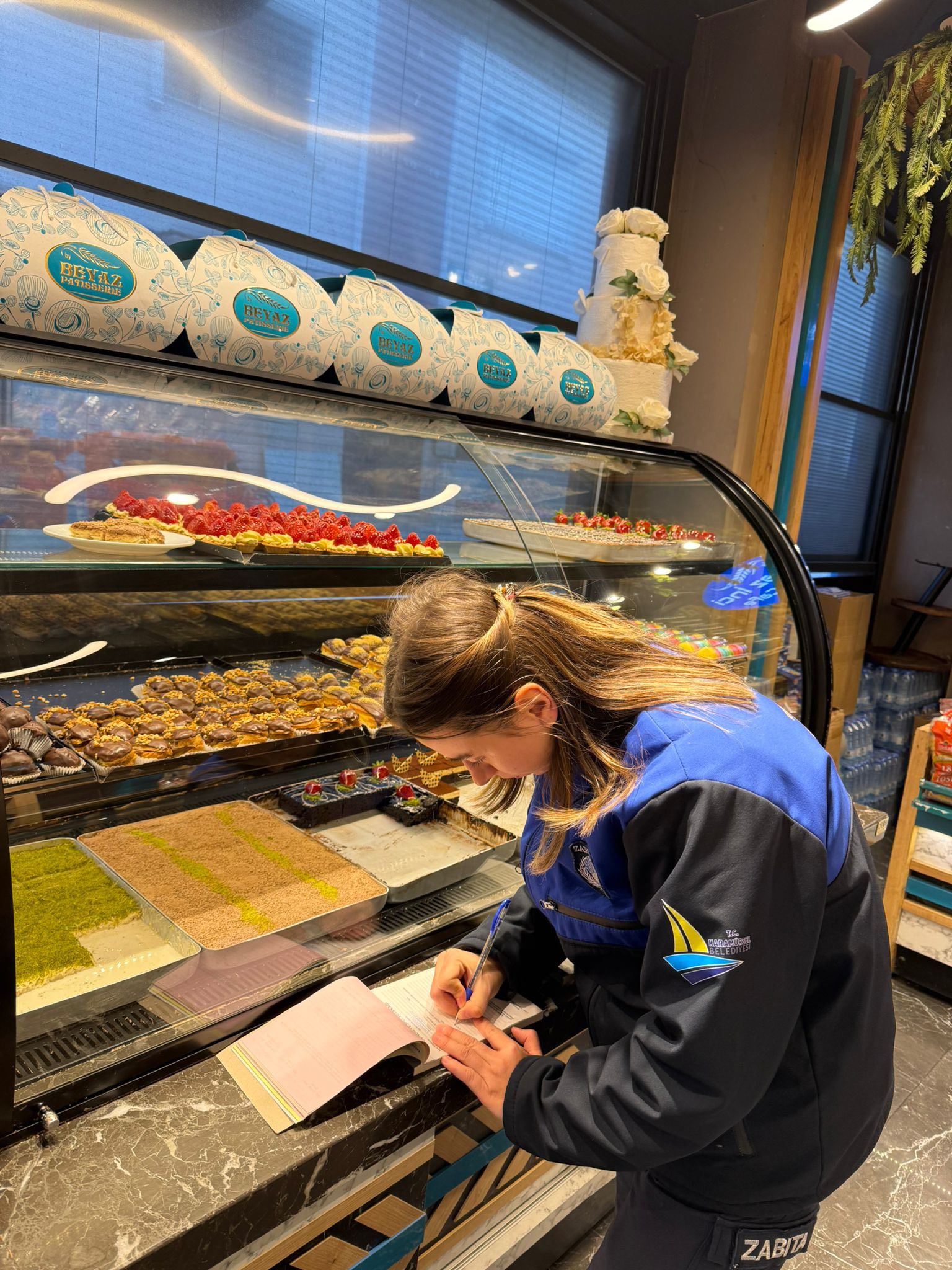 Karamürsel Belediyesi Zabıta Müdürlüğü ekipleri, yılbaşı öncesinde ilçe genelinde fırın