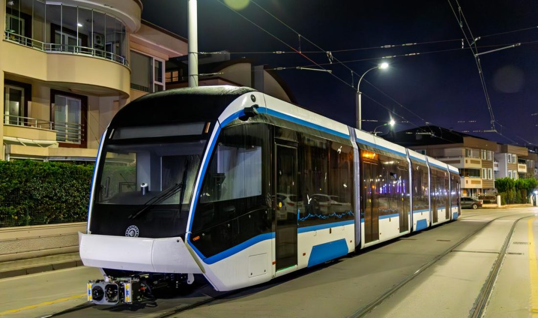 Kocaeli Büyükşehir Belediyesi’nin raylı sistem yatırımları kapsamında satın alınan 5