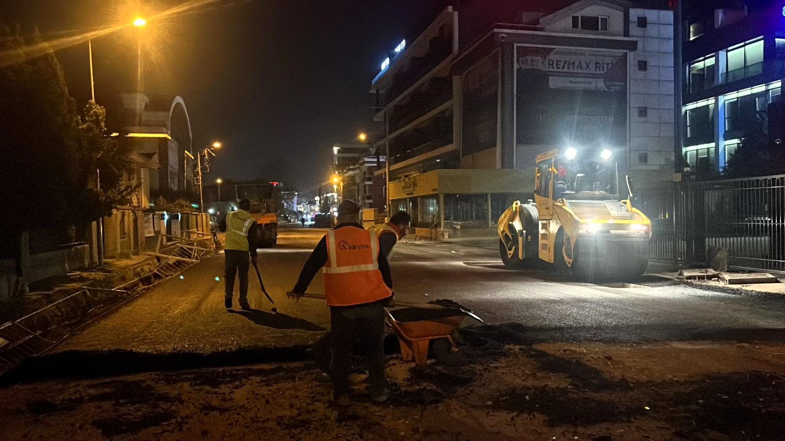 Kocaeli Büyükşehir Belediyesi, kentin farklı noktalarında çalışmalarını kesintisiz sürdürüyor. Trafik