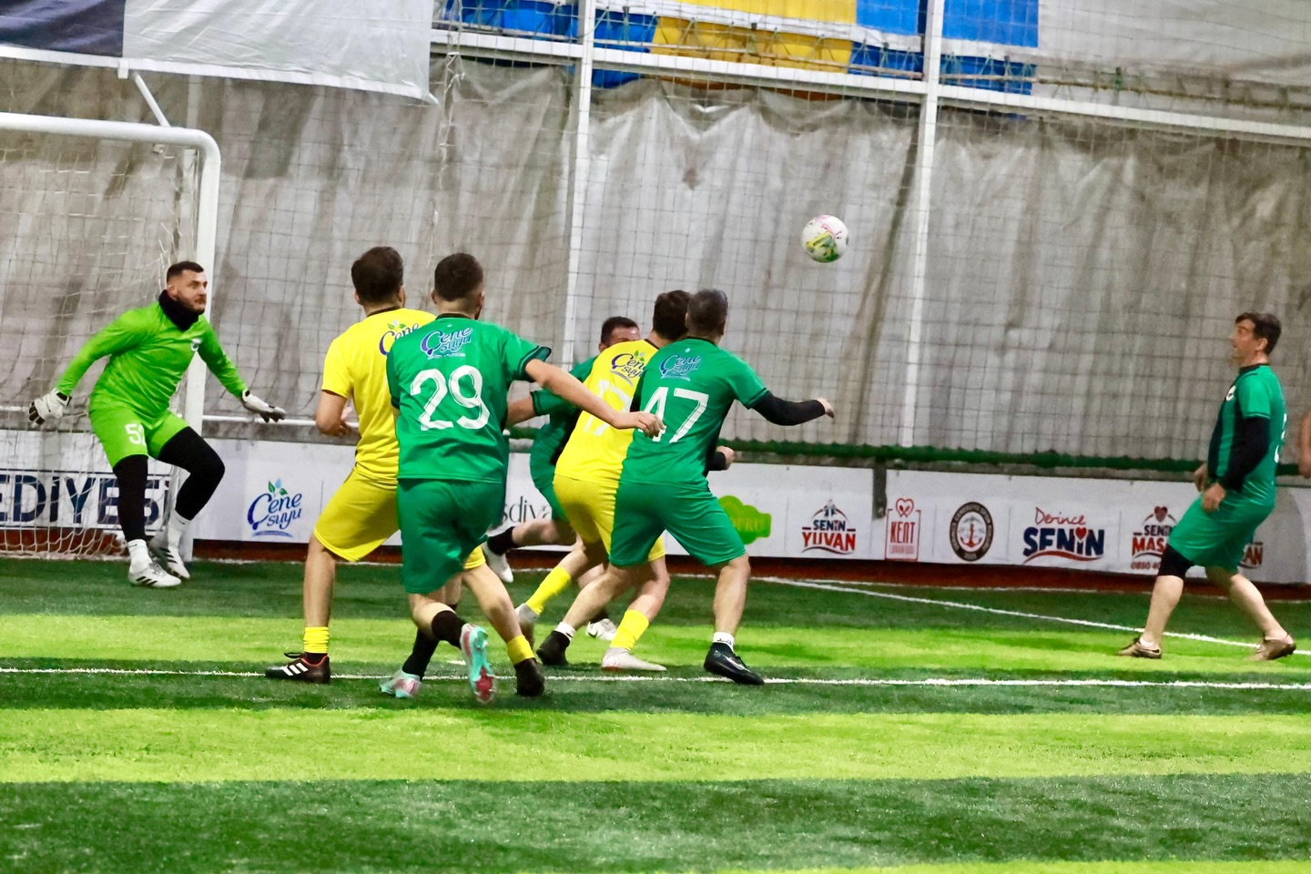 8 kurumun mücadele edeceği turnuvada açılış maçlarını İlçe Emniyet Müdürlüğü