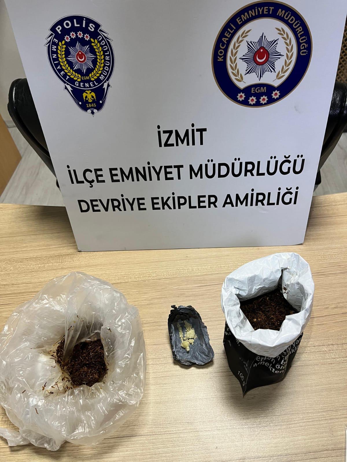 Devriye görevindeki ekipler, H.K. ve S.M.’yi durdurarak yaptıkları aramada toplam