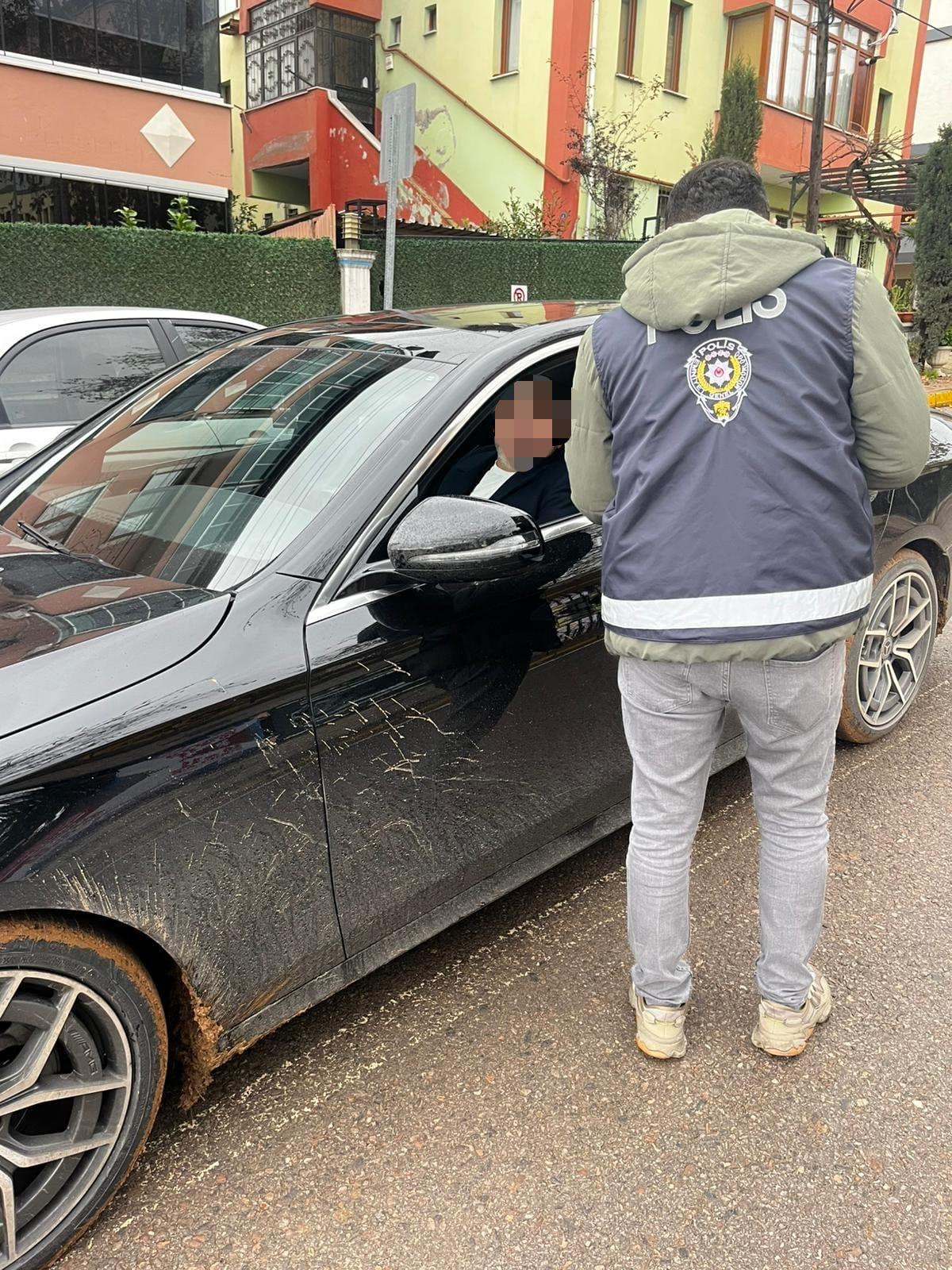 Kocaeli Emniyet Müdürlüğü’nün ‘Güvenli Okul’ uygulaması kapsamında Başiskele’de yaptığı denetimlerde