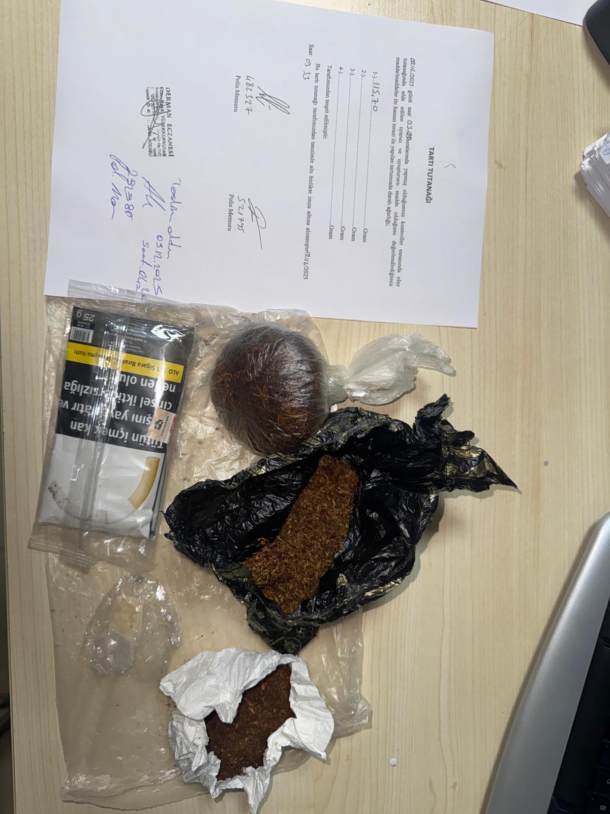 İzmit’te devriye görevindeki ekiplerin durdurduğu M.Y.’nin üzerinden 115,70 gram narkotik