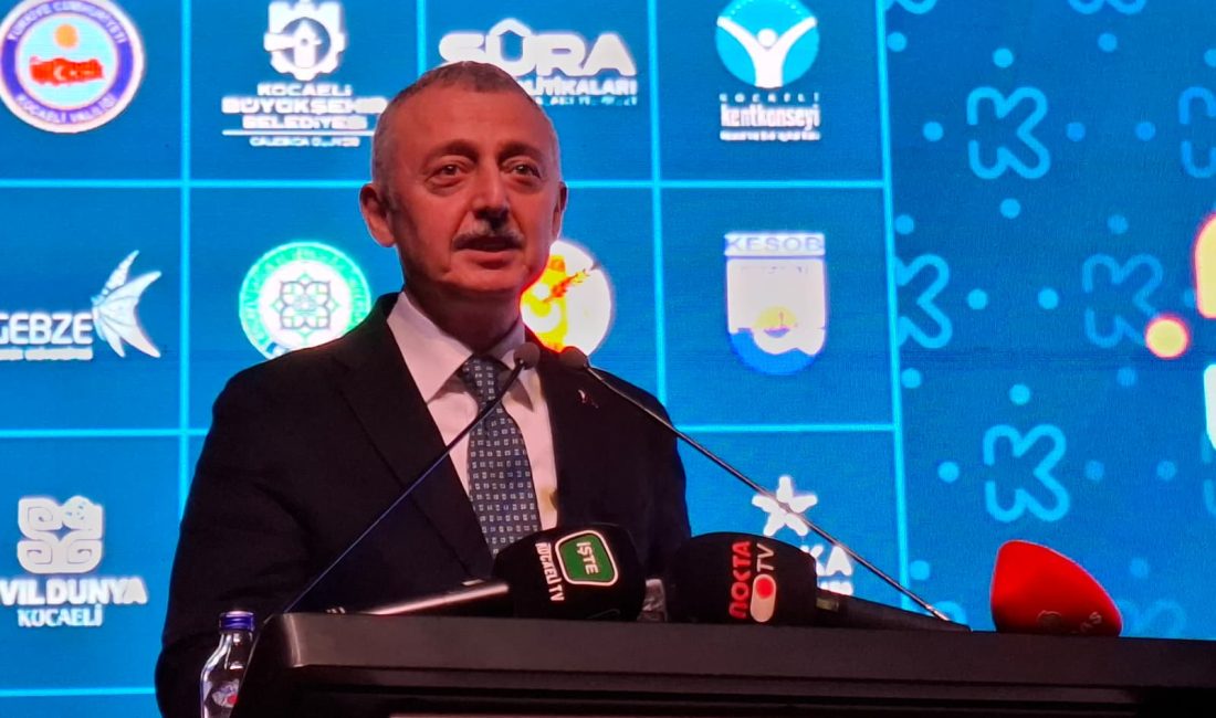 Kocaeli Büyükşehir Belediye Başkanı Tahir Büyükakın, Sivil Toplum Şurası’nda yaptığı