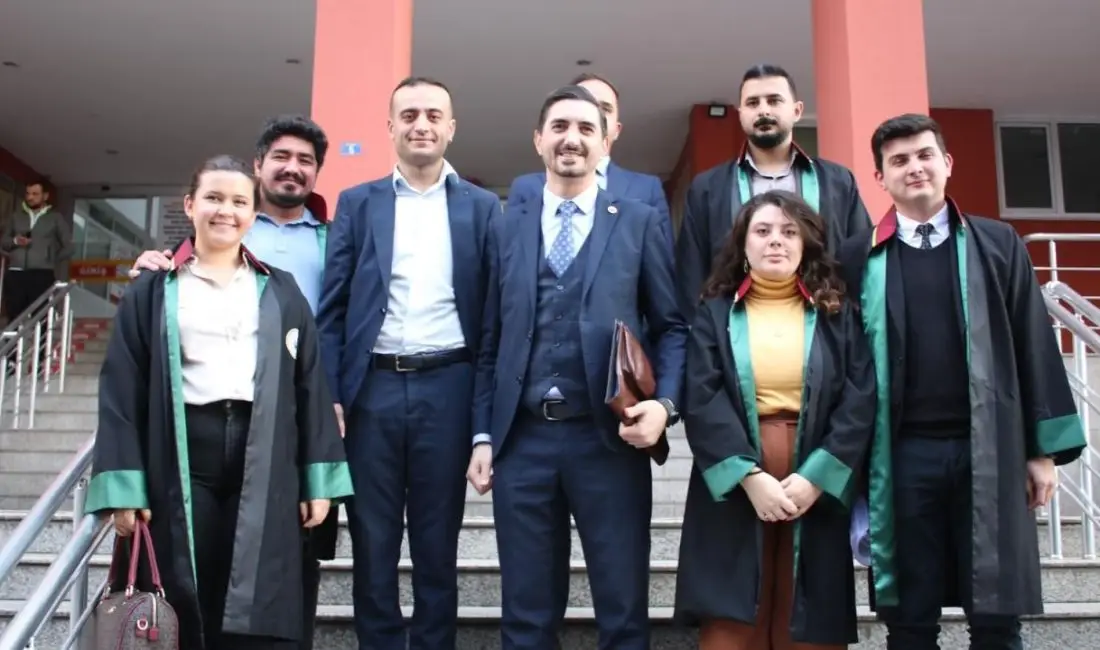 
Gazeteci Cihat Polat ve belediye meclis üyesinin yargılandığı davada yeni