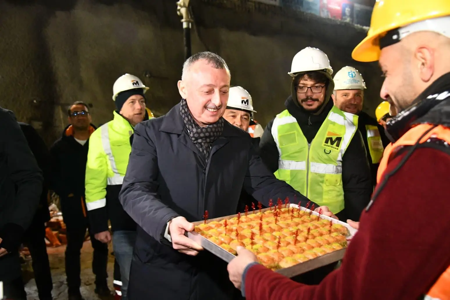Kocaeli Büyükşehir ekipleri 2025'in son saatlerinde de sahada görev yaparken,