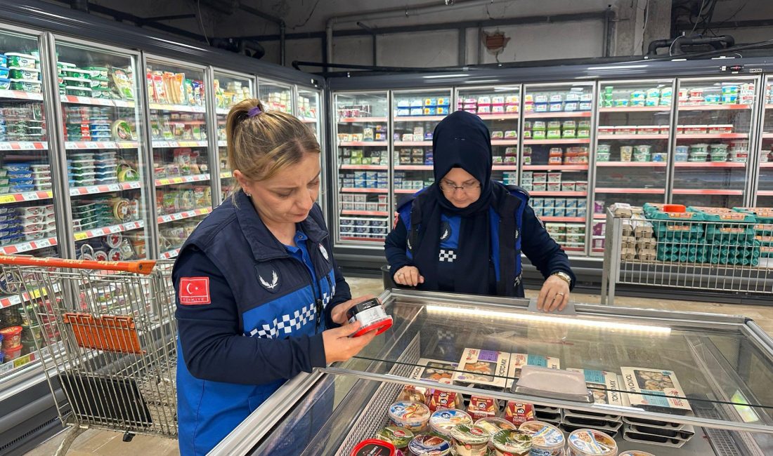 Kocaeli Büyükşehir Belediyesi zabıta ekipleri, yılbaşı öncesi marketlerde sıklaştırdıkları denetimlerle