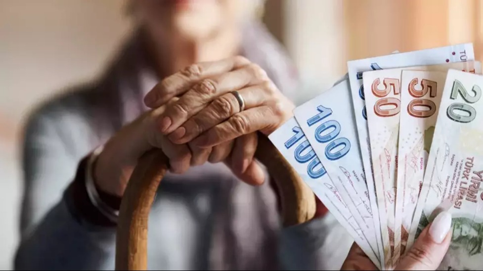 Emekli aylıklarına yapılan zam beklentileri karşılamazken, eski AK Parti Milletvekili