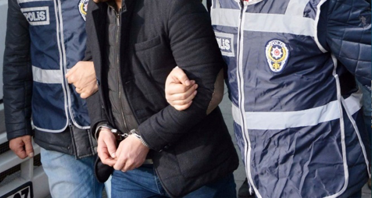 Kendilerini polis ve savcı olarak tanıtarak vatandaşları dolandıran suç örgütüne