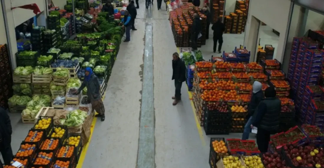 Kocaeli Emniyet Müdürlüğü ekipleri, bu sabah Kullar’daki sebze ve meyve