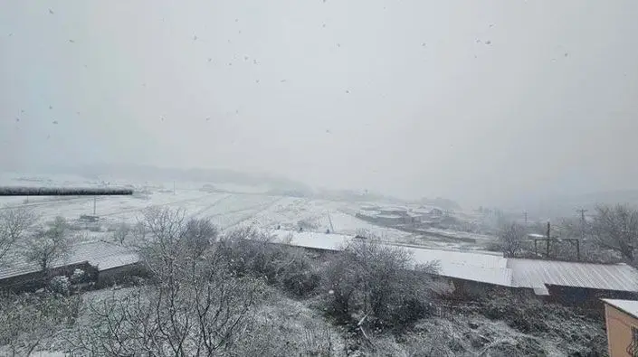Kocaeli’de soğuyan hava ile birlikte beklenen kar yağışı başladı. Özellikle