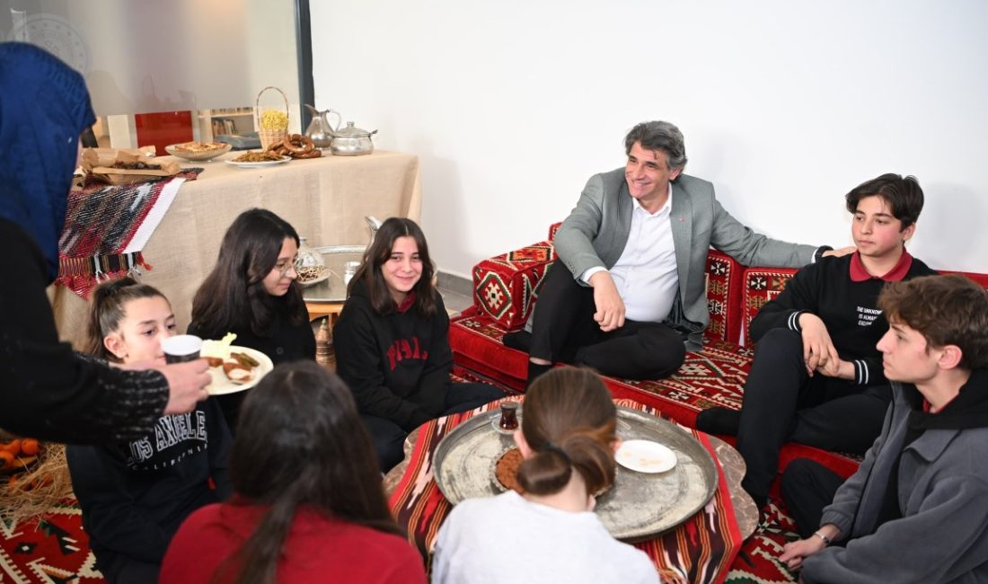 Kartepe Belediye Başkanı Av. M. Mustafa Kocaman, öğrencilerle kültürel miras