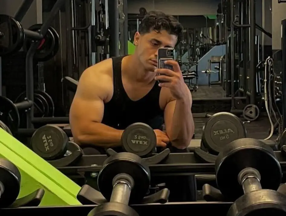 Aydın’ın Söke ilçesinde sporla ilgilenen Mehmet Dıvarcı (29), evinde ölü