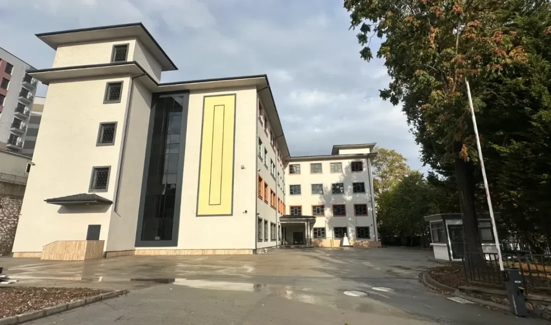 İzmit’te Devlet Hastanesi yakınlarında yaşanan rehine krizi nedeniyle çevredeki okullarda