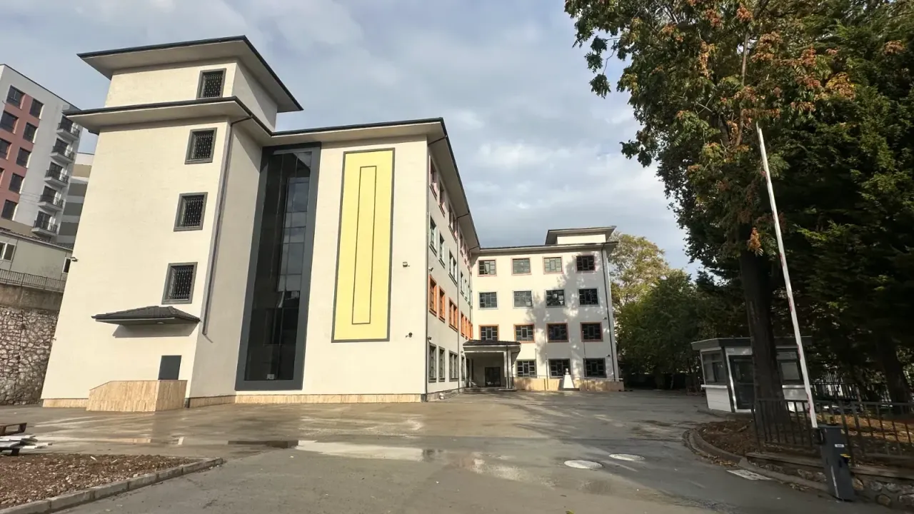 İzmit’te Devlet Hastanesi yakınlarında yaşanan rehine krizi nedeniyle çevredeki okullarda