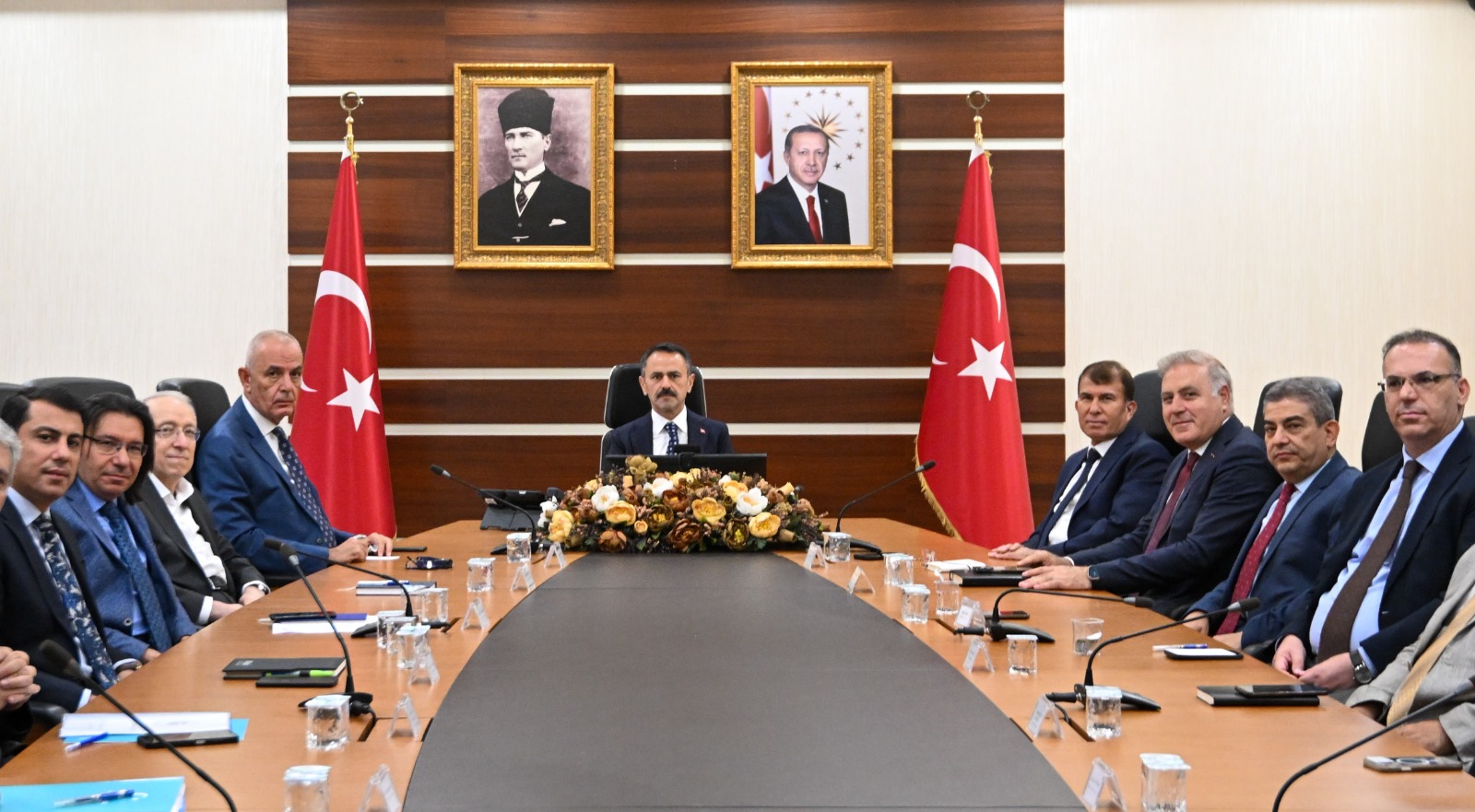 Vali İlhami Aktaş, 2026 yılının ilk mesai gününde vali yardımcılarıyla