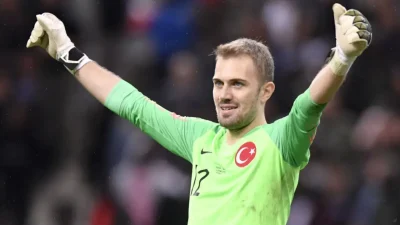 Fenerbahçe, altyapısında yetişen ve uzun yıllar sarı-lacivertli formayı giyen Mert