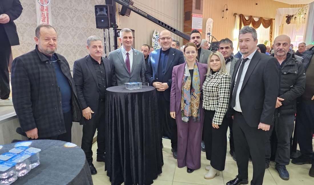 Gölcük Belediyesi tarafından evlilik hazırlığı yapan çiftlere yönelik düzenlenen Gölcük