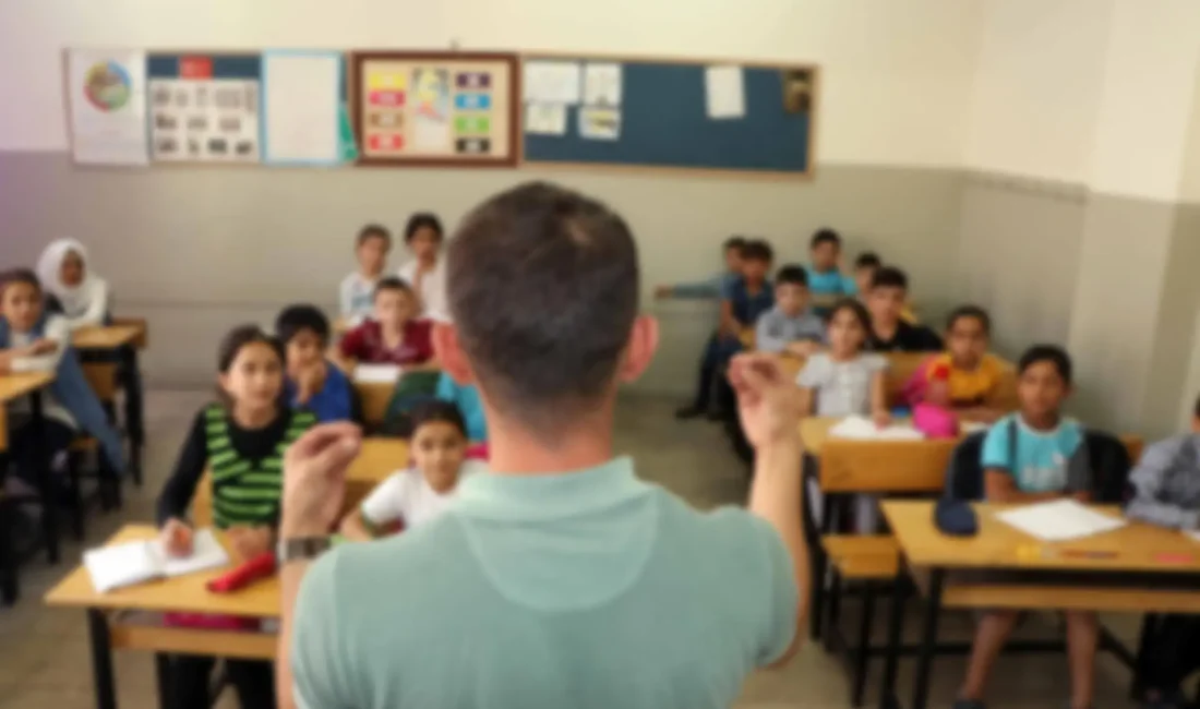 Kocaeli genelinde etkili olan şiddetli fırtına, günlük yaşamı olumsuz etkilerken,