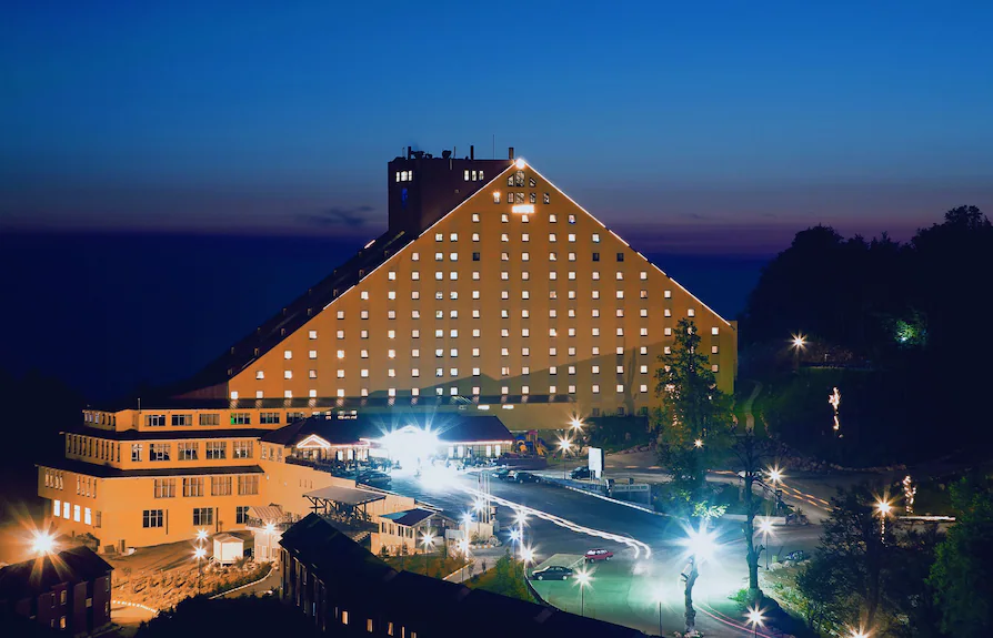 Kocaeli’nin kayak turizmi merkezlerinden Kartepe’de bulunan Green Park Otel, yangın