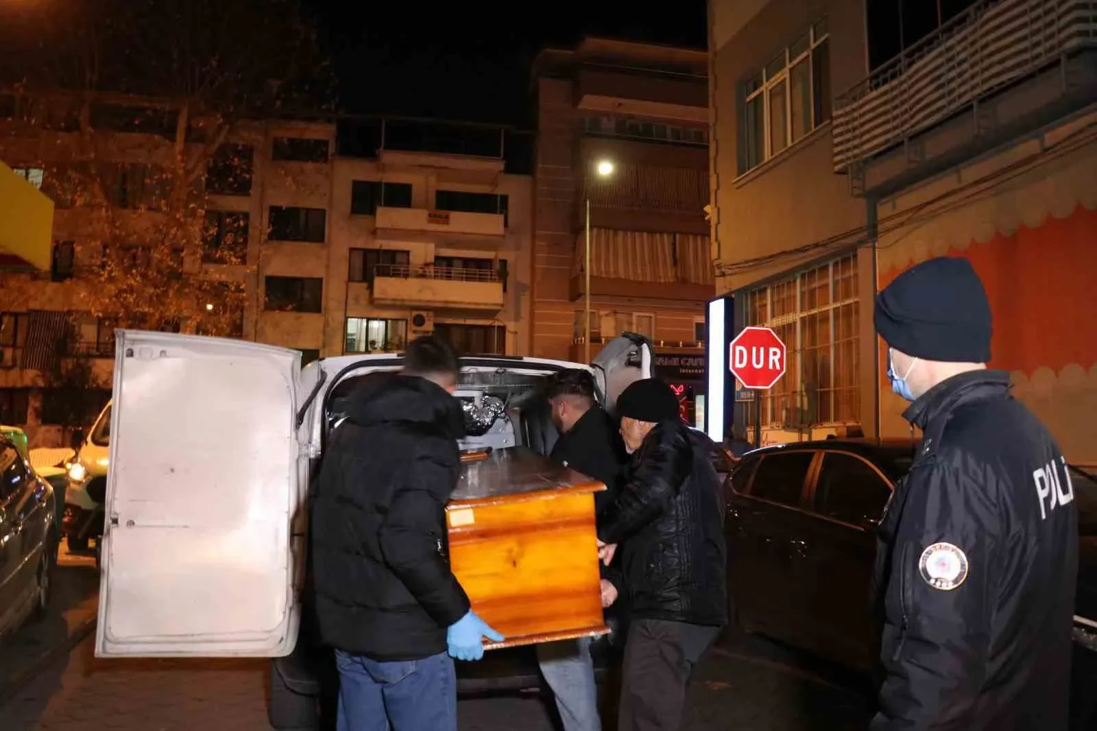 Denizli’nin Pamukkale ilçesine bağlı Fesleğen Mahallesi’nde sobadan kaynaklanan yangın faciayla
