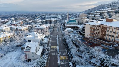 Başiskele Belediyesi, ilçenin yüksek kesimlerinde etkili olan kar yağışının ardından